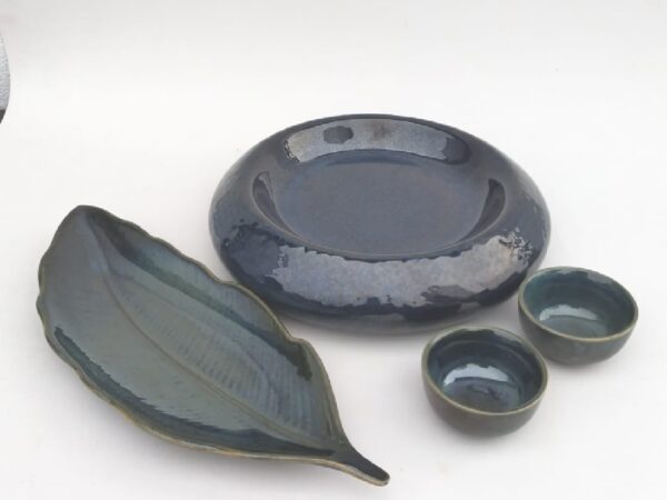 Stoneware Ceramic Leaf & Round Shaped Platter and Dip Bowls Combo – Blue Serveware Set